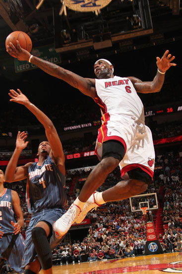 天空：维萨回归布伦特福德训练基地，但无意和队友一起训练（天空体育：维萨重返布伦特福德训练基地，拒与队友合练）