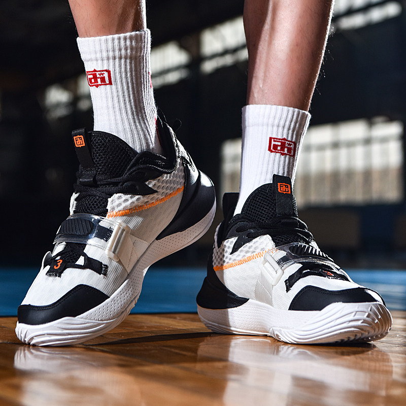 斯洛特：外界的议论影响了萨拉赫的情绪，每个人都会犯错（斯洛特：舆论干扰影响了萨拉赫情绪，谁都会有失误）