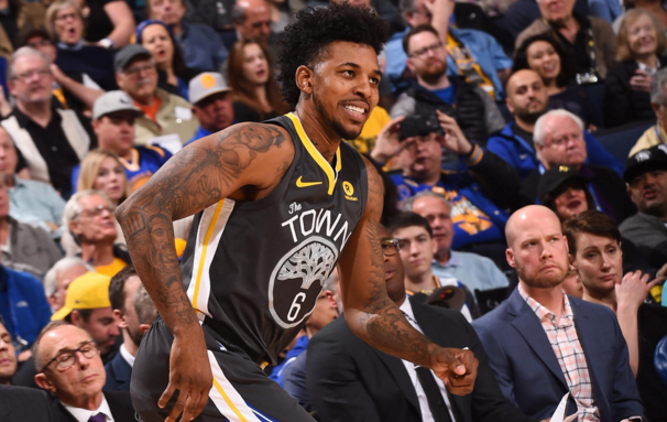 国足未来第一左后卫：华裔球星90万欧转会费登陆波兰联赛！（华裔球星90万欧赴波兰联赛，被看好成国足未来第一左后卫）