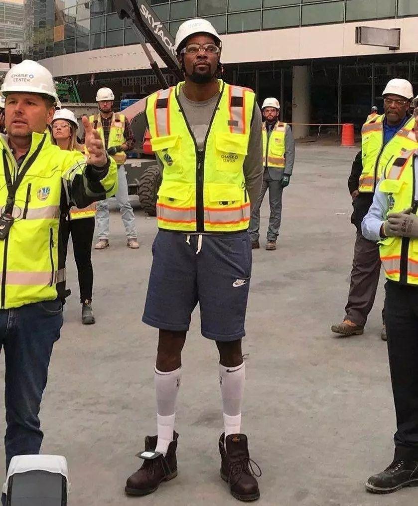 意媒：富勒姆和凯尔特人有意租借小基耶萨（意媒：富勒姆与凯尔特人考虑以租借方式引进小基耶萨）