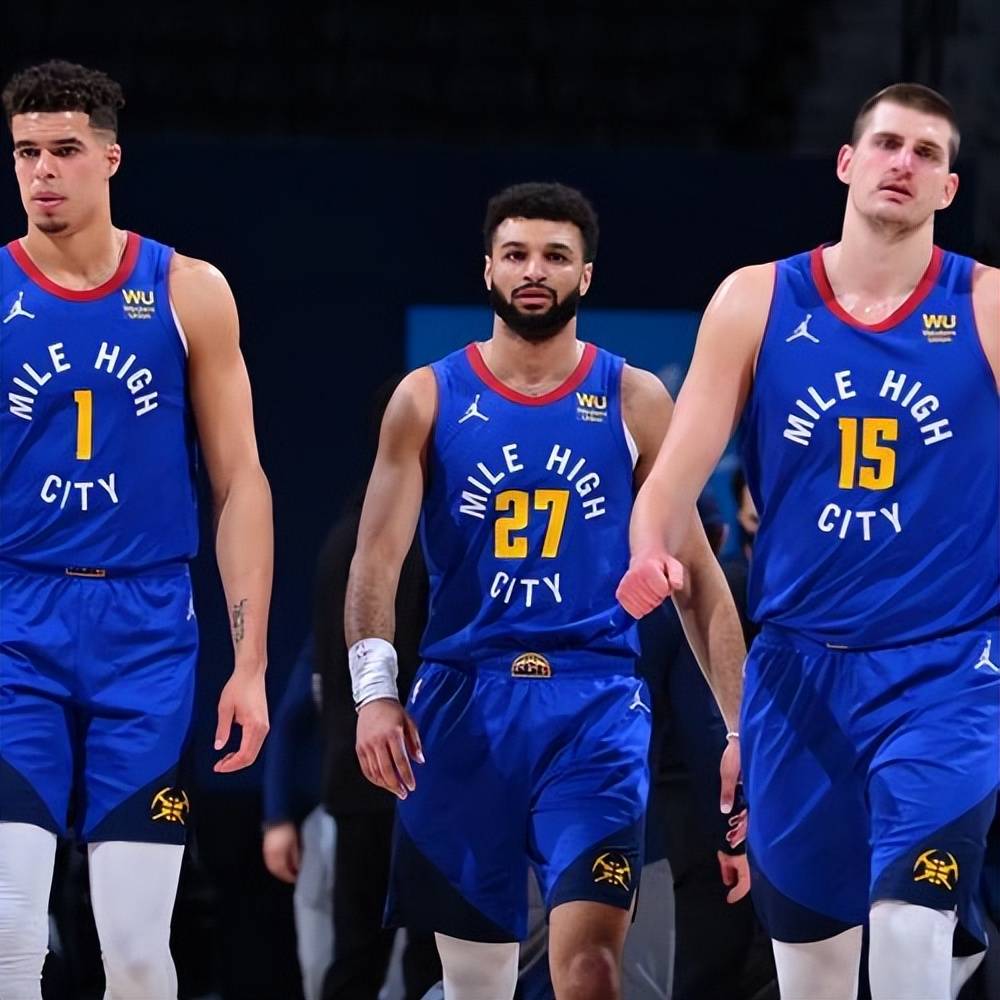 里夫斯：詹姆斯作为最伟大的球员，愿意为了正确选择牺牲自己（里夫斯：作为史上最伟大的球员，詹姆斯愿为正确选择牺牲自我）