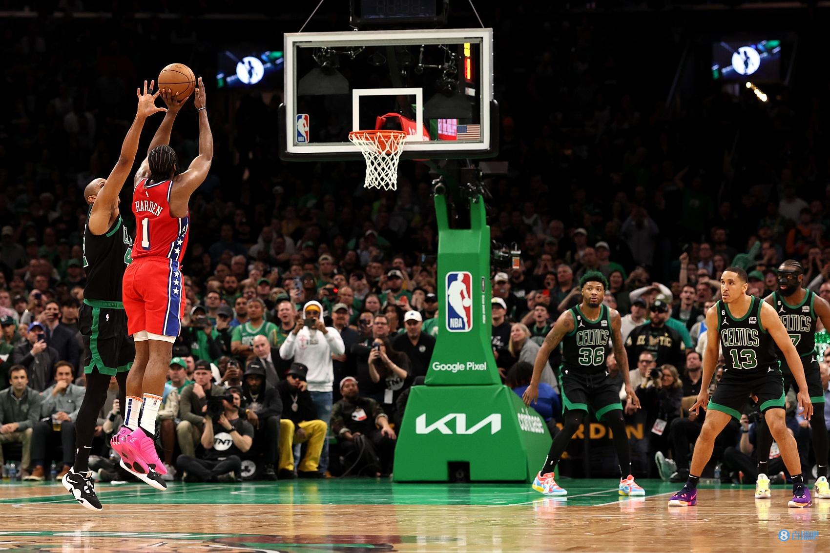 英超半场：阿德利、亚当斯破门，伯恩茅斯暂2-1桑德兰（英超半场战报：阿德利、亚当斯建功，伯恩茅斯暂以2-1领先桑德兰）