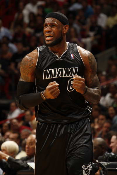 11球，巴萨是欧冠改制以来打入乌龙球最多的球队（欧冠改制以来，巴萨以11个乌龙球居首）