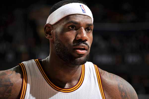 Shams：若雄鹿继续下滑 字母哥与球队间的交易讨论将会升级（Shams：若雄鹿战绩再下滑，字母哥与球队的交易讨论将进一步升温）